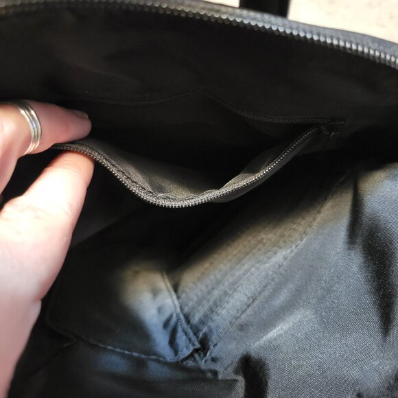 PELLE STUDIO FOR WILSONS LEATHER VINTAGE BLACK SLING BACKPACK - Picture 6 of 6